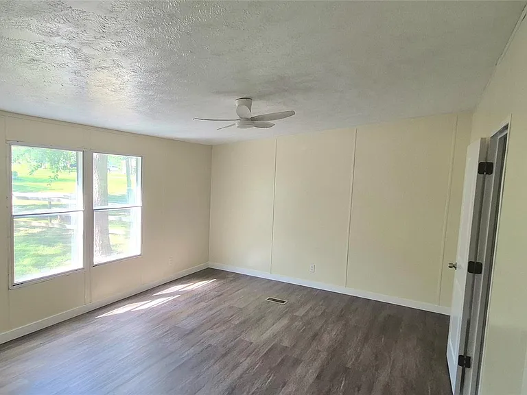 24321 Cherry Hill Dr — Photo 25