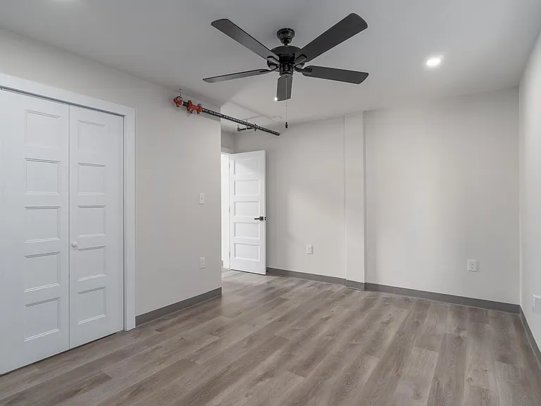 224 Hall St #11 — Photo 13