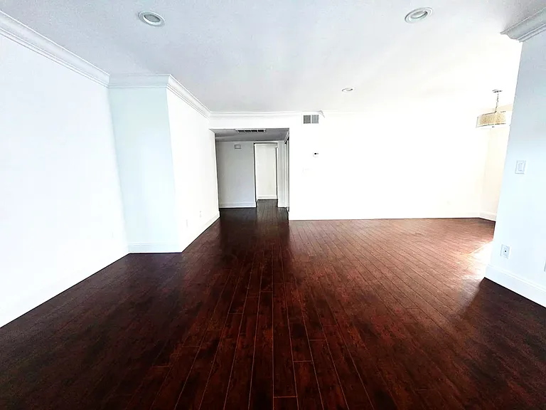 1224 S Barrington Ave #201 — Photo 7