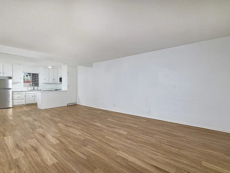 Panorama Apartments — Photo 2
