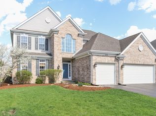 1605 Rolling Hills Dr, Crystal Lake, IL 60014