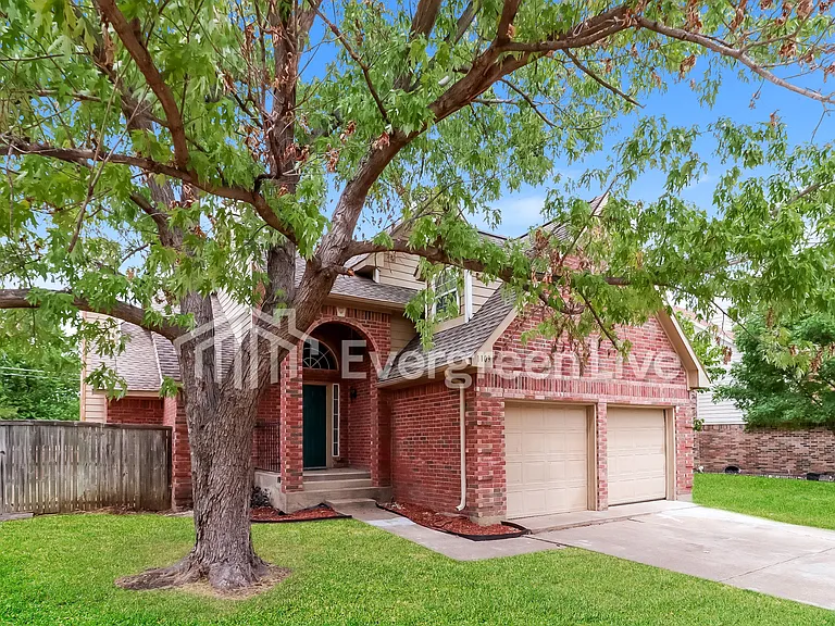 1109 Cherrytree Dr — Photo 2
