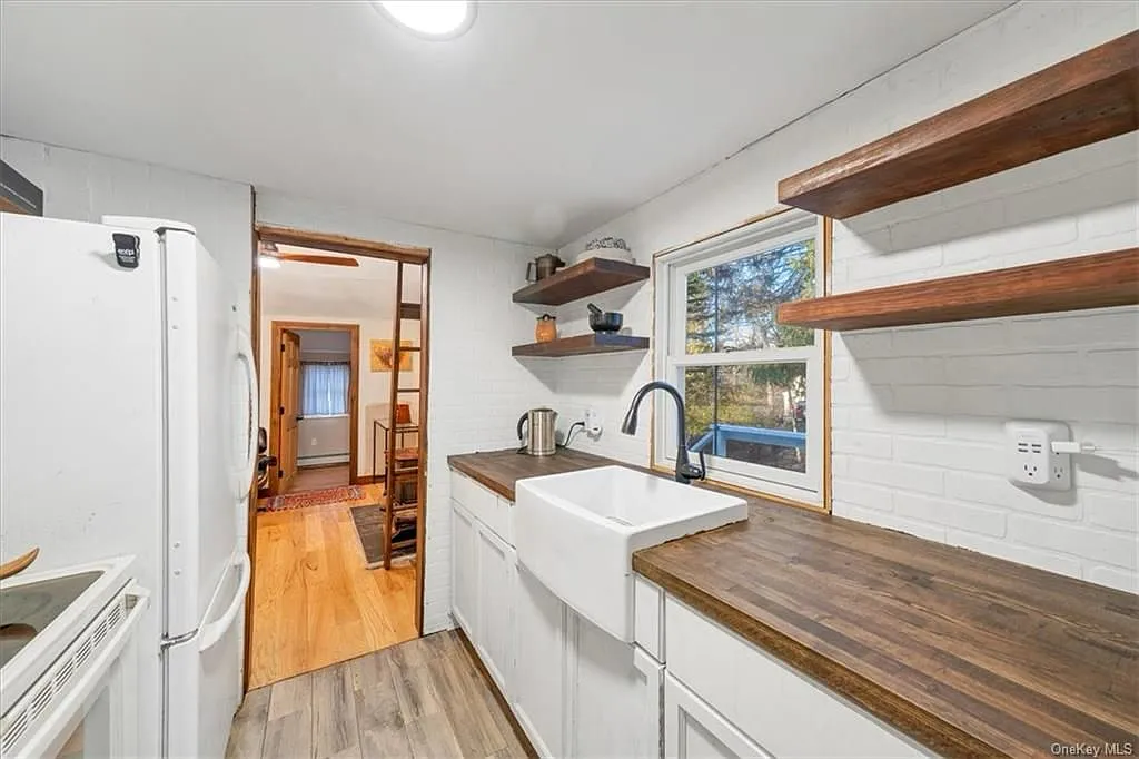 3 bed, $2,400 — Photo 4