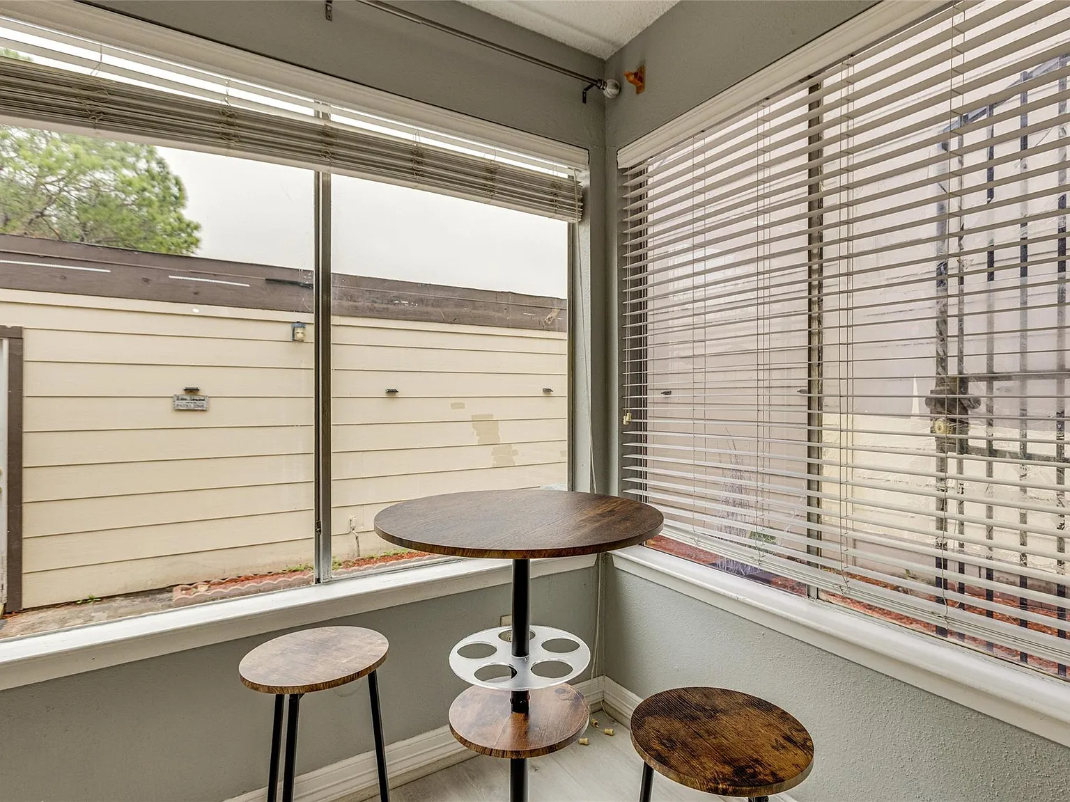 3 bed, 2.0 bath, 1550 sqft, $2,000 — Photo 2