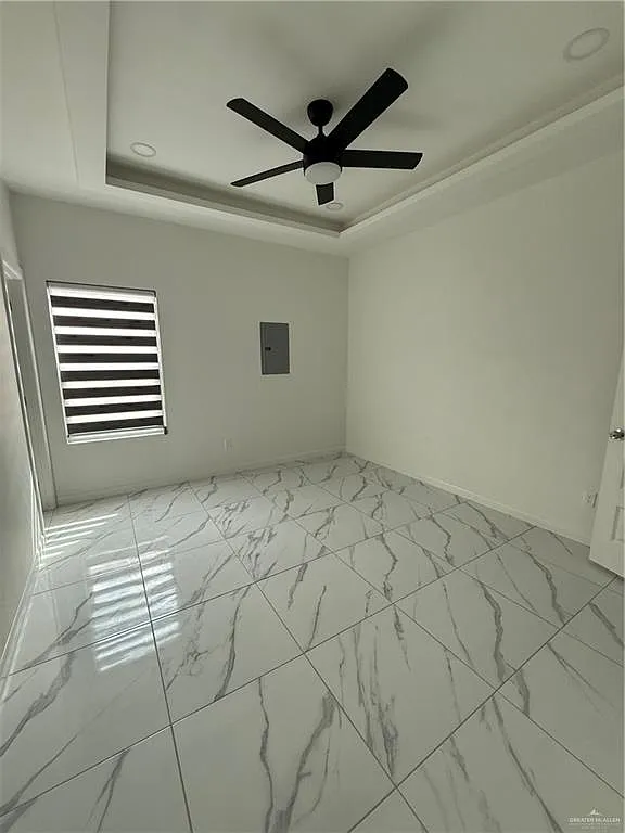 3 bed, 2.0 bath, 1063 sqft, $1,300 — Photo 4
