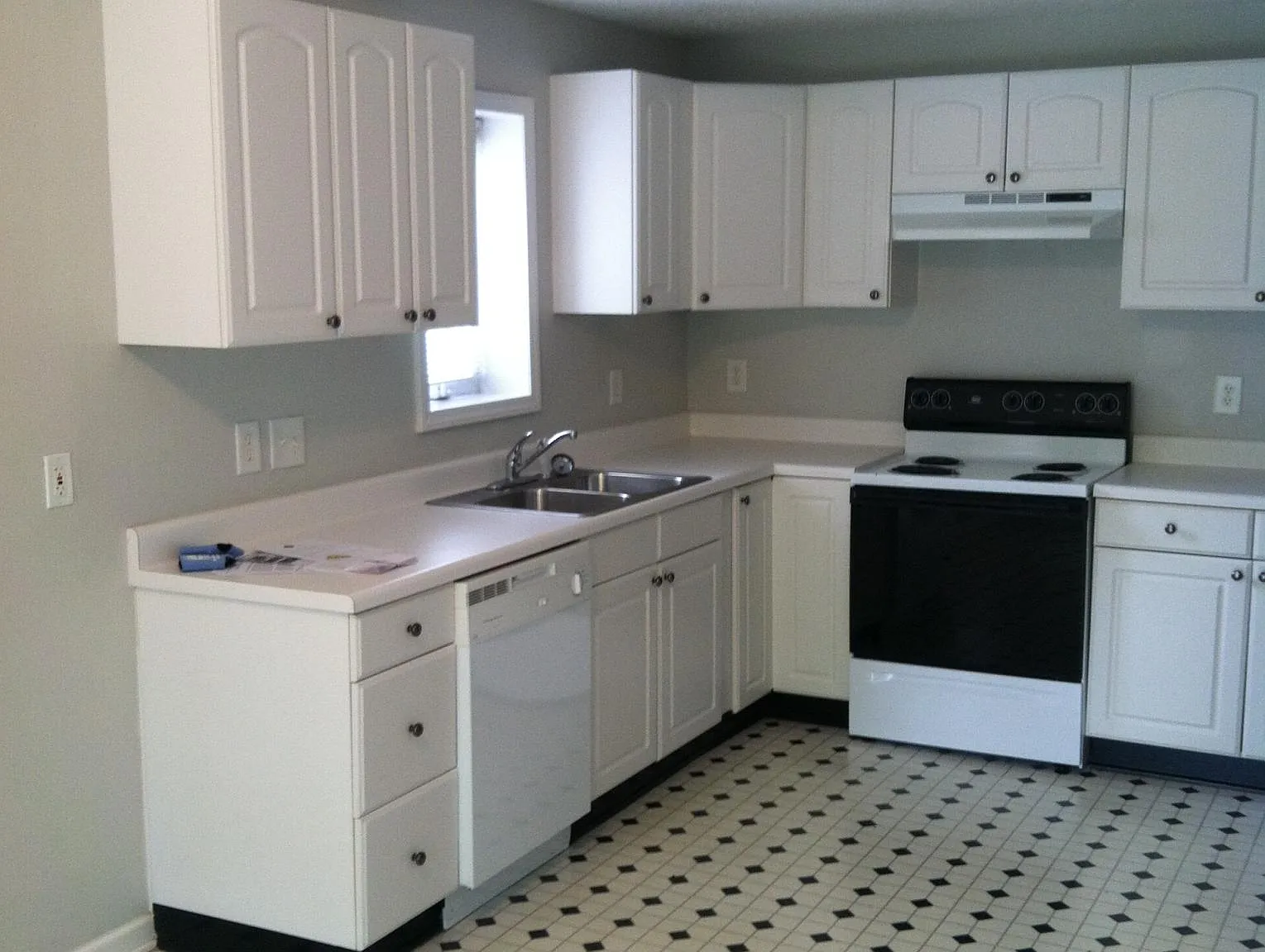 2 bed, 1.5 bath, 1200 sqft, $2,550 — Photo 2