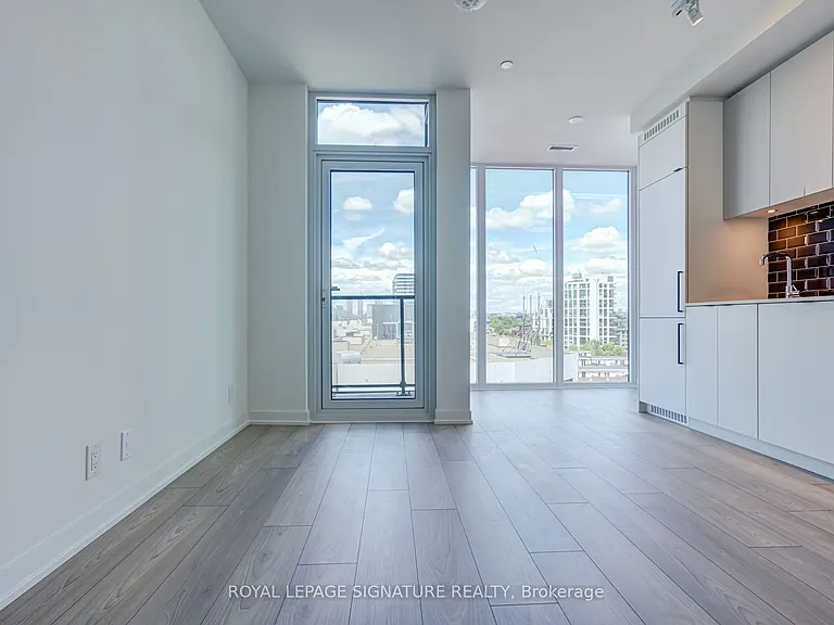 285 Dufferin St W #728 — Photo 3
