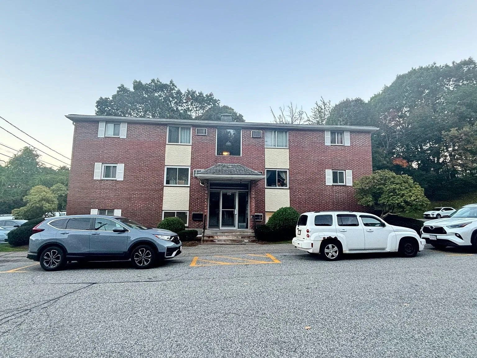 2 bed, 688 sqft, $2,100 — Photo 1