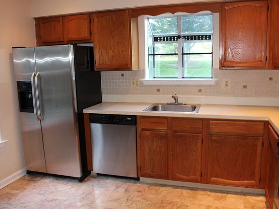 3rd image of 169 Grantham Dr