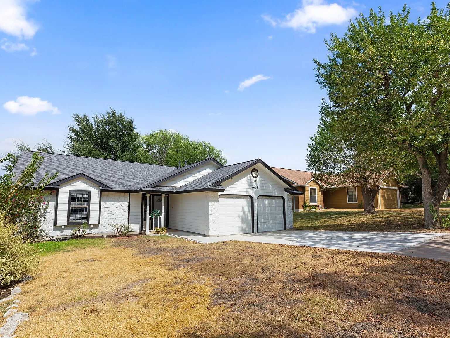 3 bed, 2.0 bath, 1334 sqft, $2,000 — Photo 4