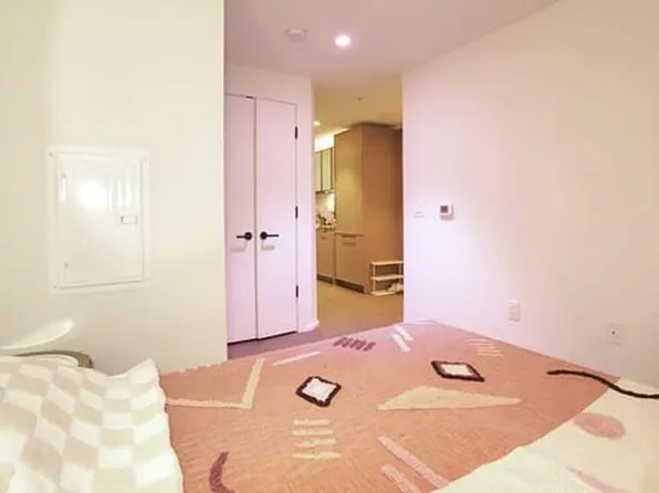 1425 Hudson Street image 11 of 20