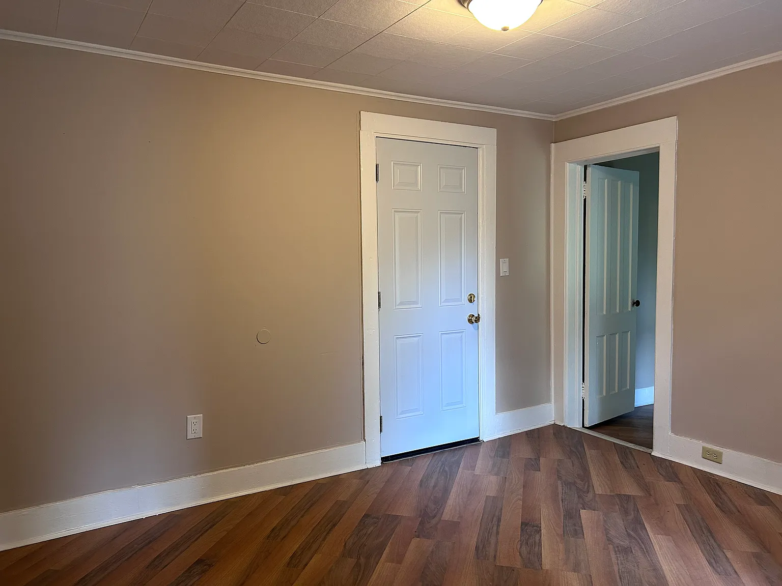 1 bed, 550 sqft, $980 — Photo 2