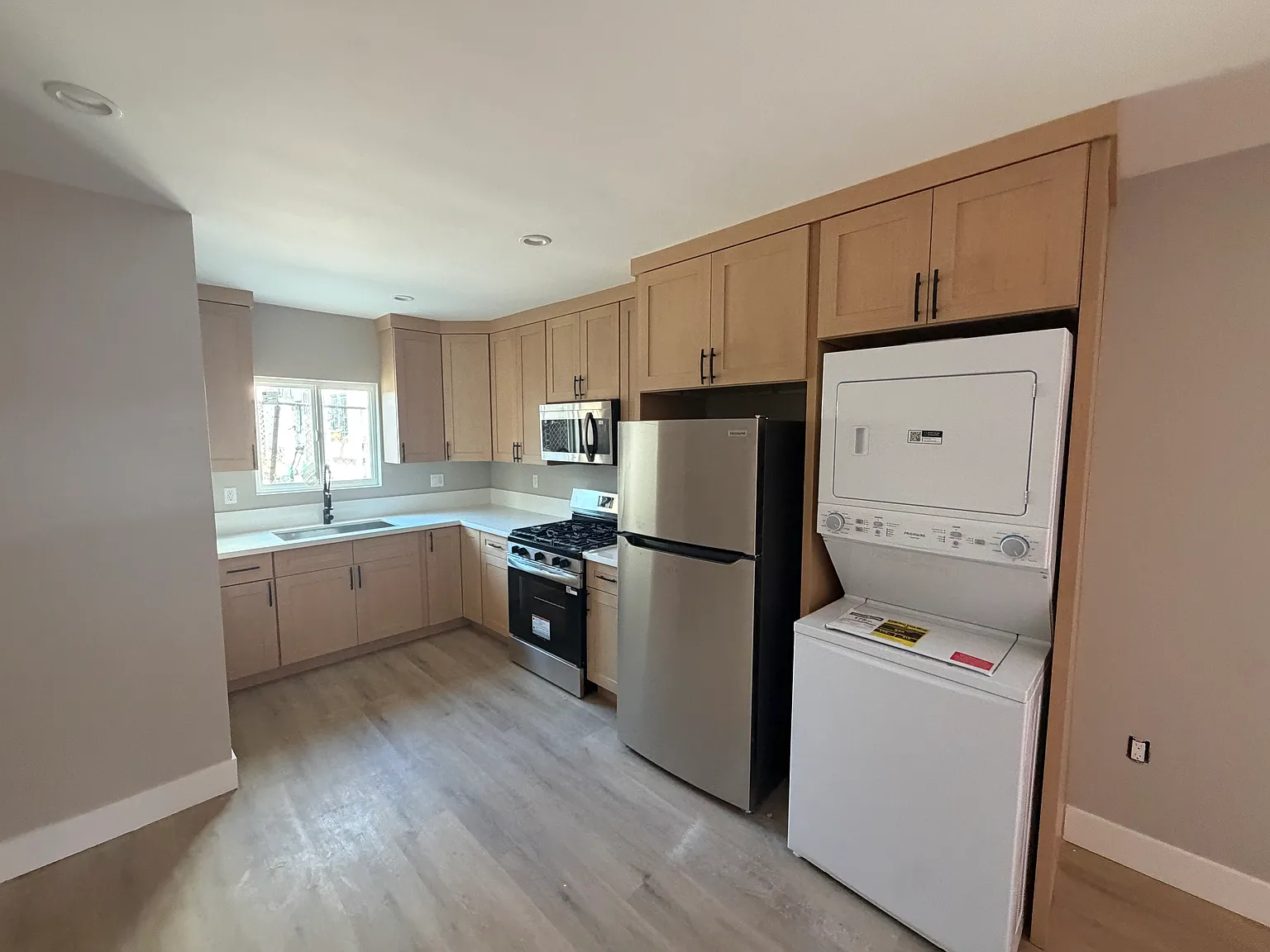 2 bed, 850 sqft, $2,299 — Photo 3