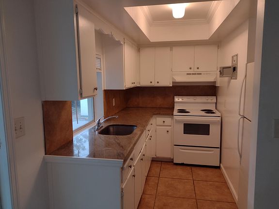 3rd image of 1940 NE 31st St