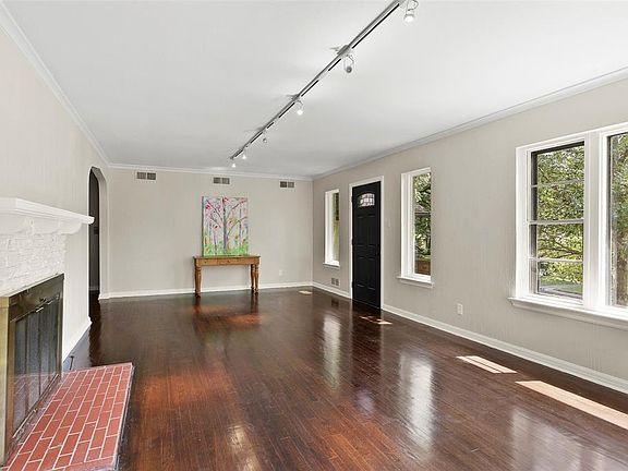3rd image of 915 Stevens Wood Ct