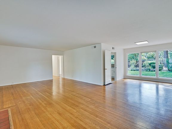 5th image of 154 Almond Ave
