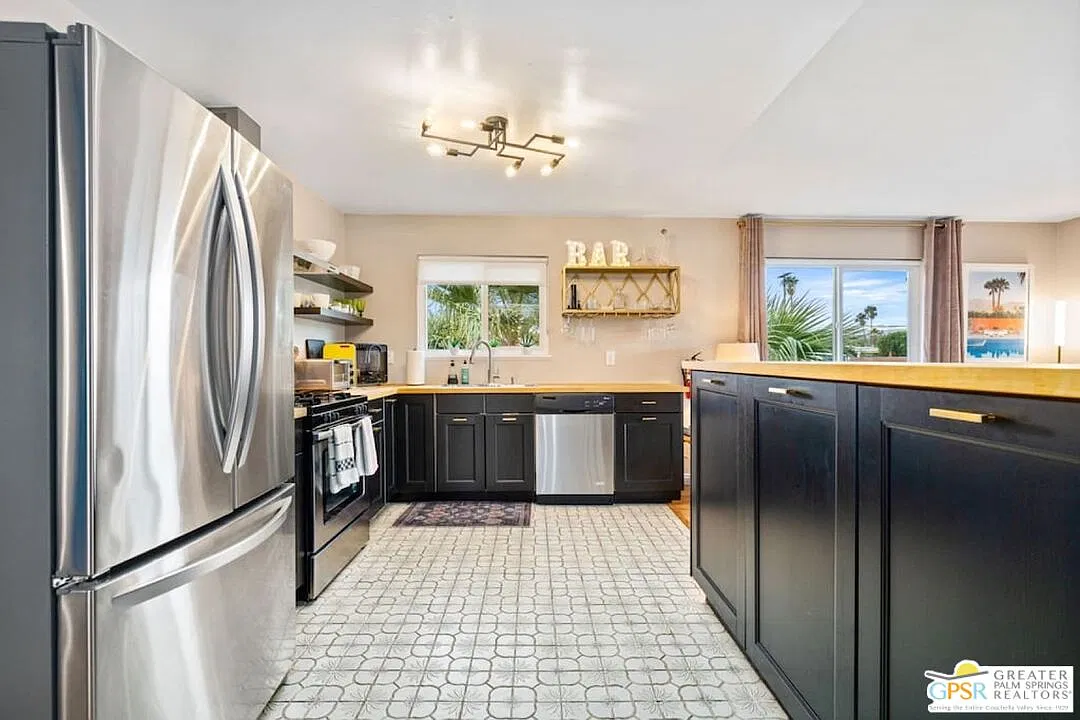 3 bed, 2.0 bath, 1344 sqft, $6,000 — Photo 3