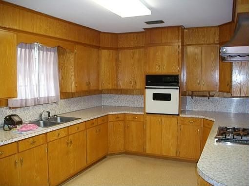 4th image of 512 Helena St
