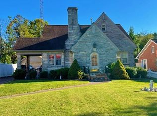 609 Elm St, Carmi, IL 62821