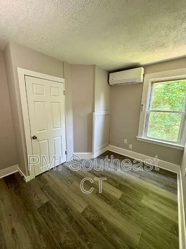 2 bed, 1.0 bath, 700 sqft, $1,400 — Photo 4