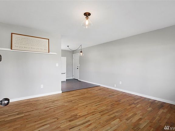 5th image of 932 17th St NE
