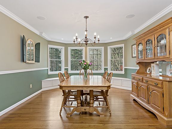 4th image of 1180 Park Ln