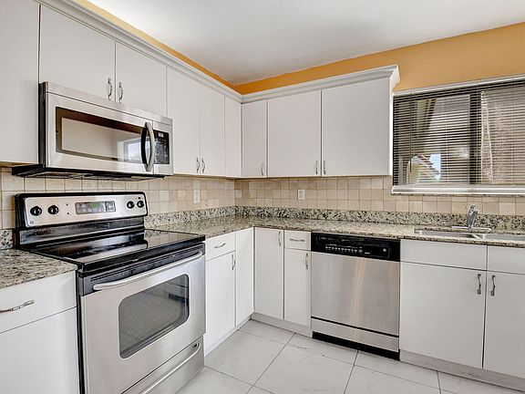 5th image of 5715 Fairway Park Drive #201