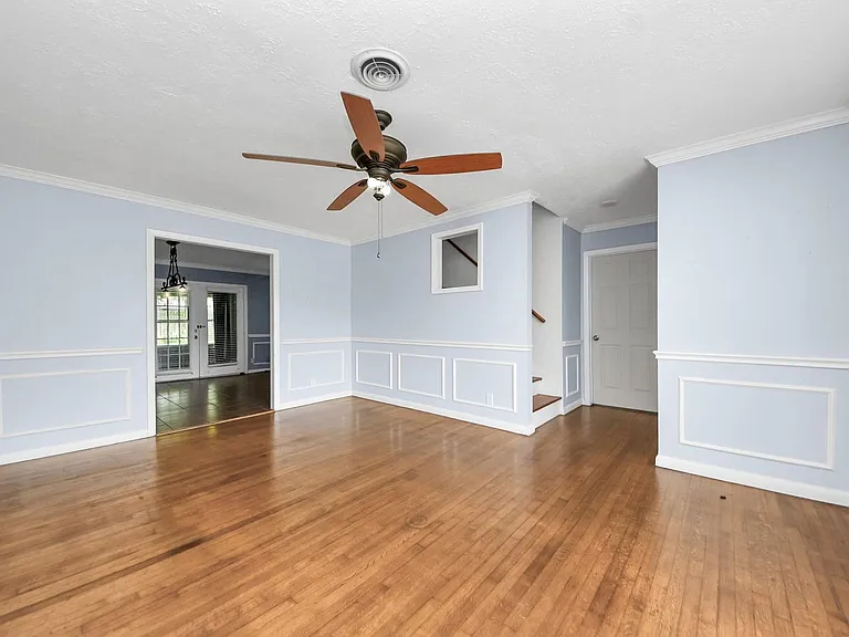 2513 Leslie St — Photo 21