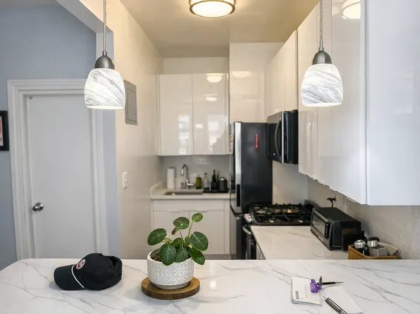 43-19 31st Avenue image 1 of 6