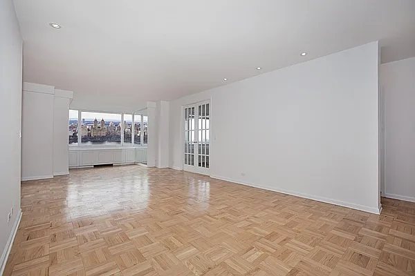 Sold by Adriana Arciello, LREB | media 28