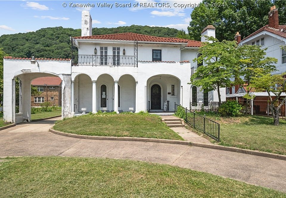 1st image of 2406 Kanawha Blvd E