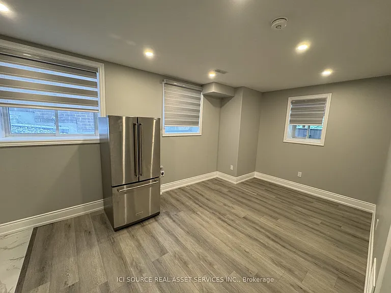 453 Thornborrow Ct #BASEMENT — Photo 10