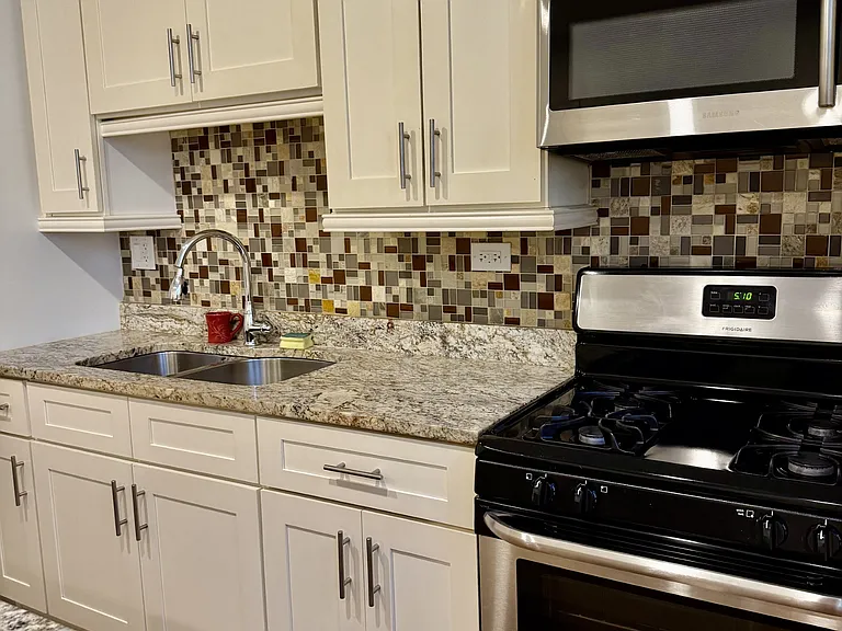 3410 W Carmen Ave #G — Photo 2