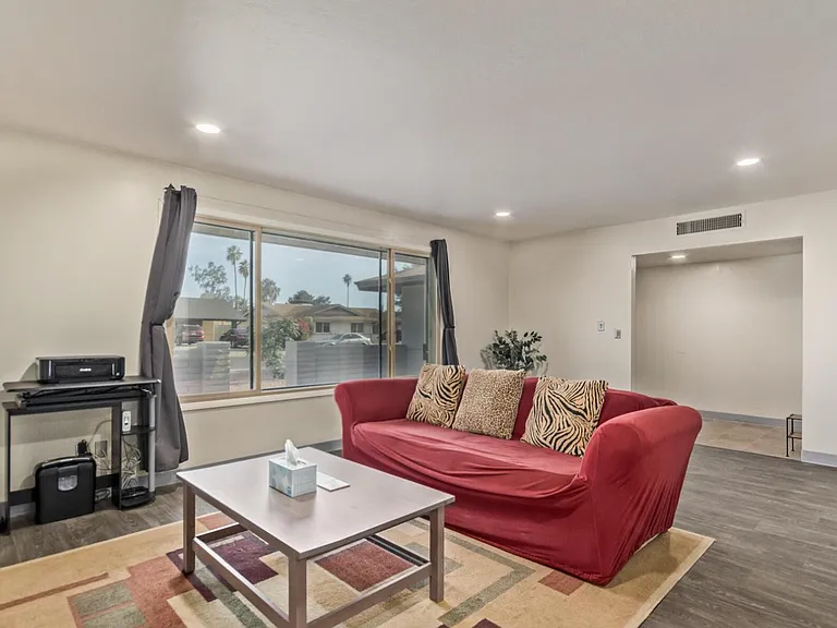 1922 E Laguna Dr — Photo 6