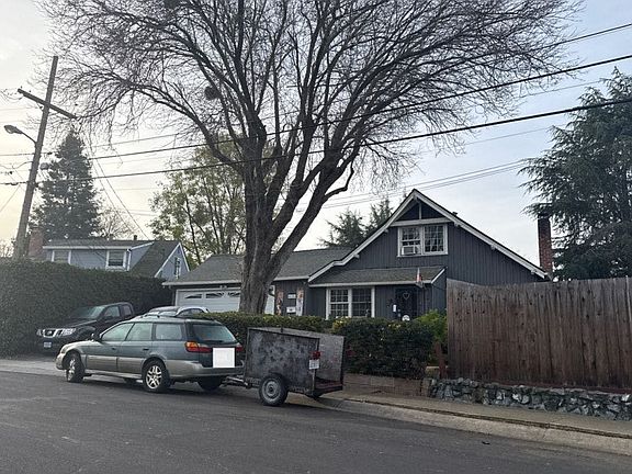 2nd image of 4106 Chaucer Dr