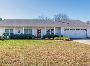 104 San Chez Dr, Lake Kiowa, TX 76240