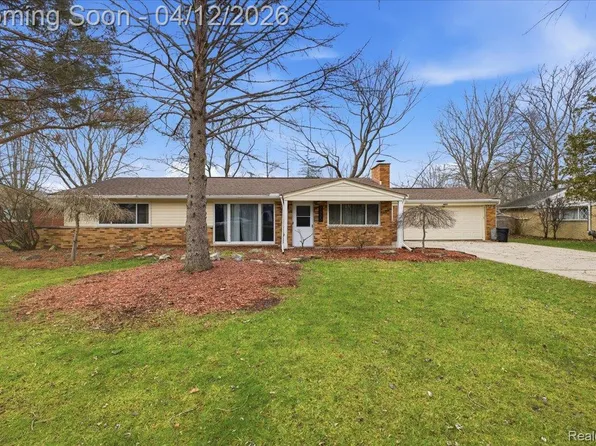 2455 Ivanhoe Dr, West Bloomfield, MI 48324