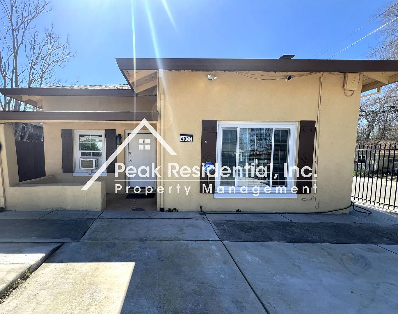Charming 2bd/1ba Duplex- 5 Minutes From UCD Med Center! — Photo 1