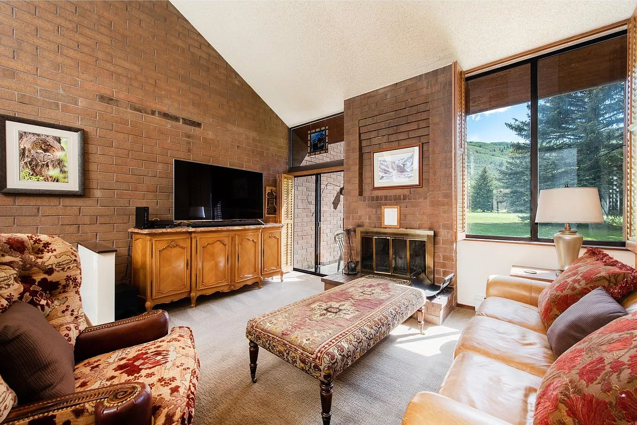 2 bed, 2.5 bath, 1400 sqft, $2,400 — Photo 1