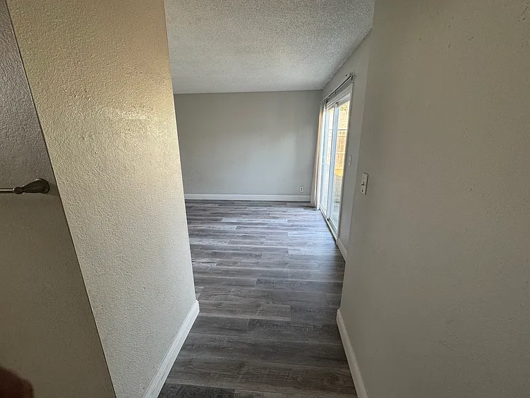 411 Cedar Ct — Photo 10