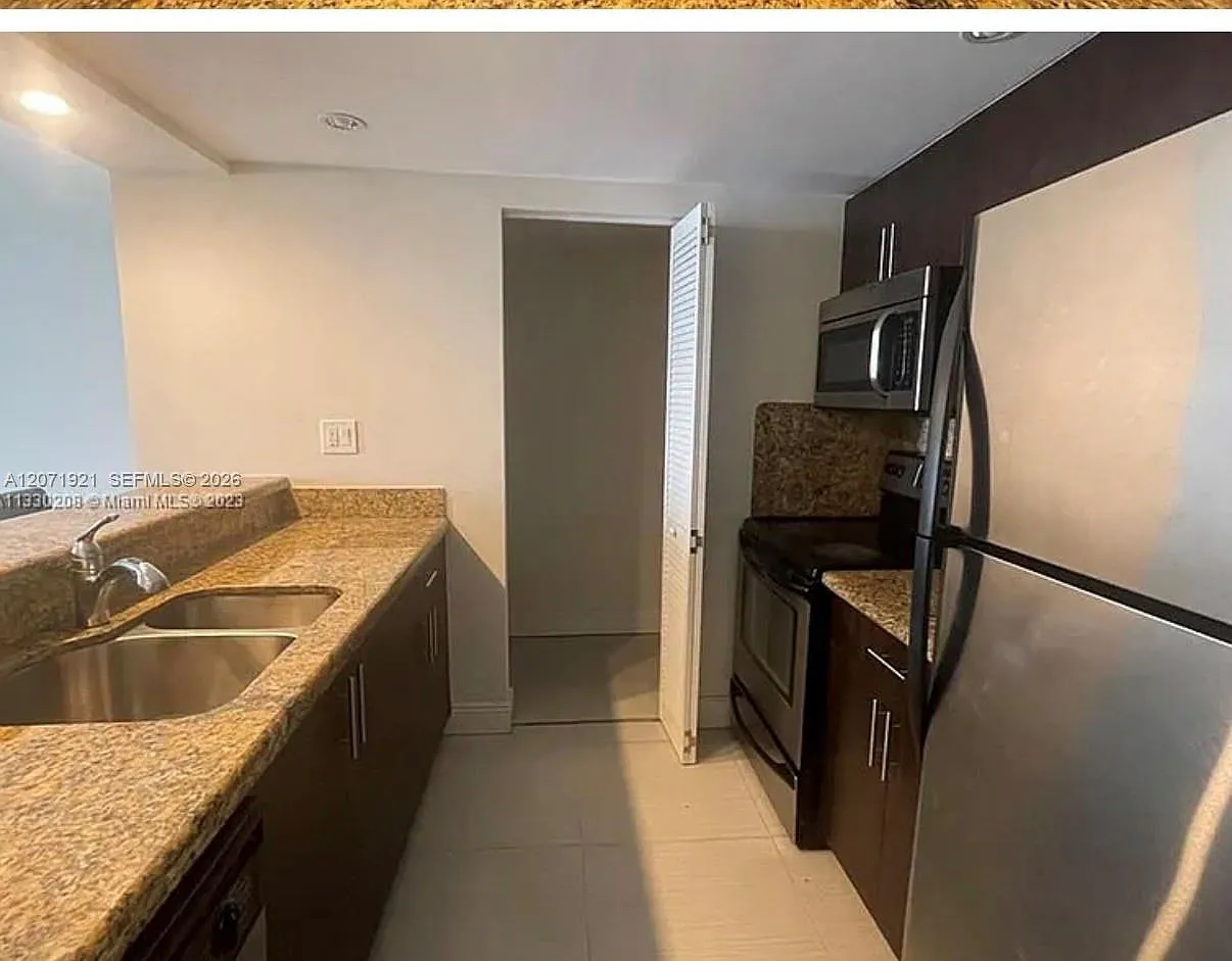 Madison Downtown Condo — Photo 3
