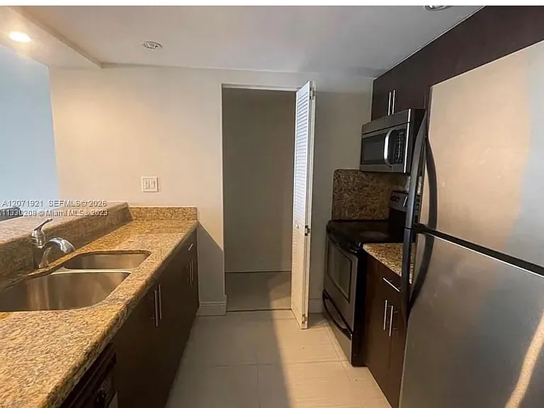 850 N Miami Ave #W-2205 — Photo 3
