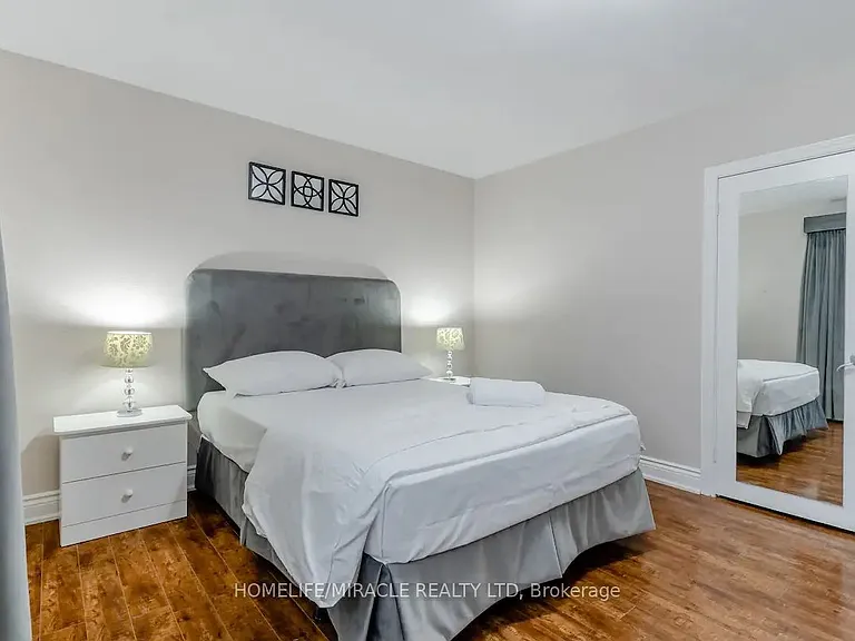 10690 Trafalgar Rd — Photo 10