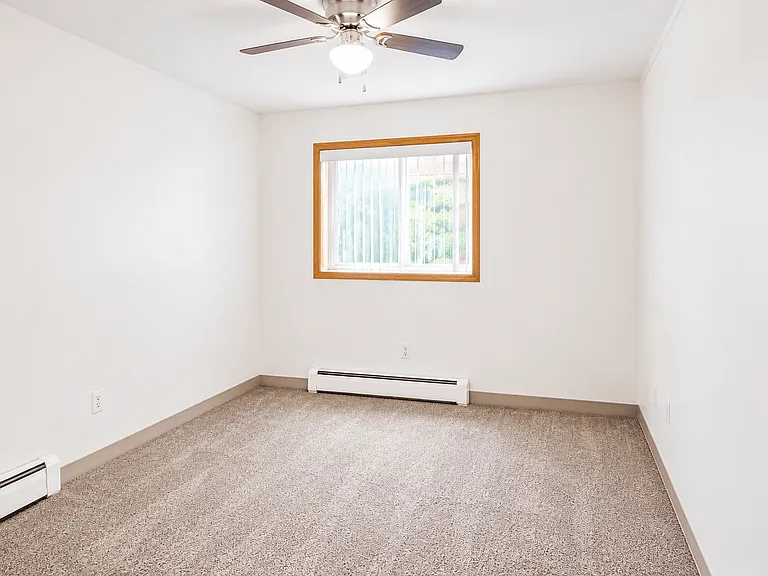 Rolling Hills Apartments — Photo 79