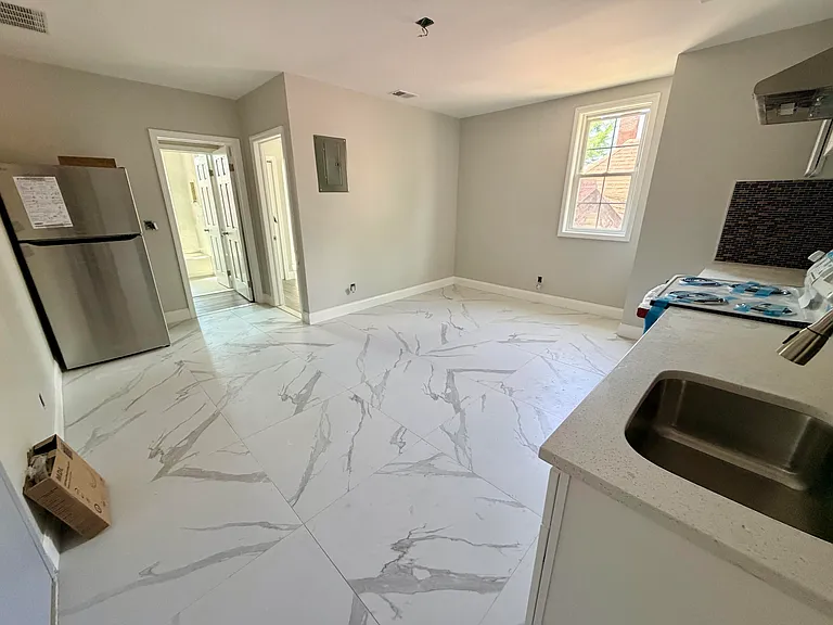 341 Grosvenor Ave #2 — Photo 19