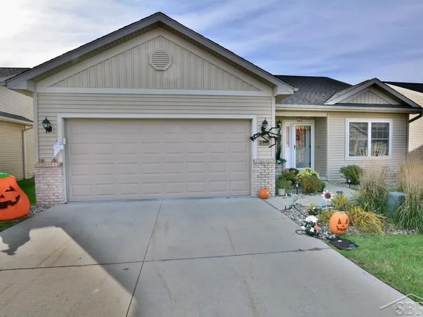 2704 Kitty Hawk Cir, Midland, MI 48642