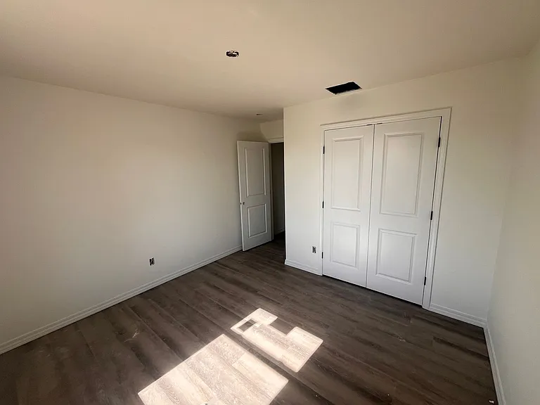 926 S Pindall Ln — Photo 17
