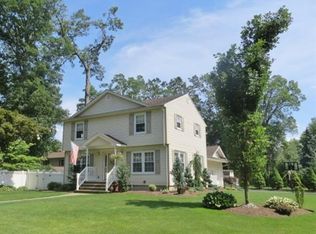 9 Chestnut Ct, Pequannock, NJ 07440