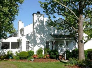 101 Greenmont Ln, Cary, NC 27511