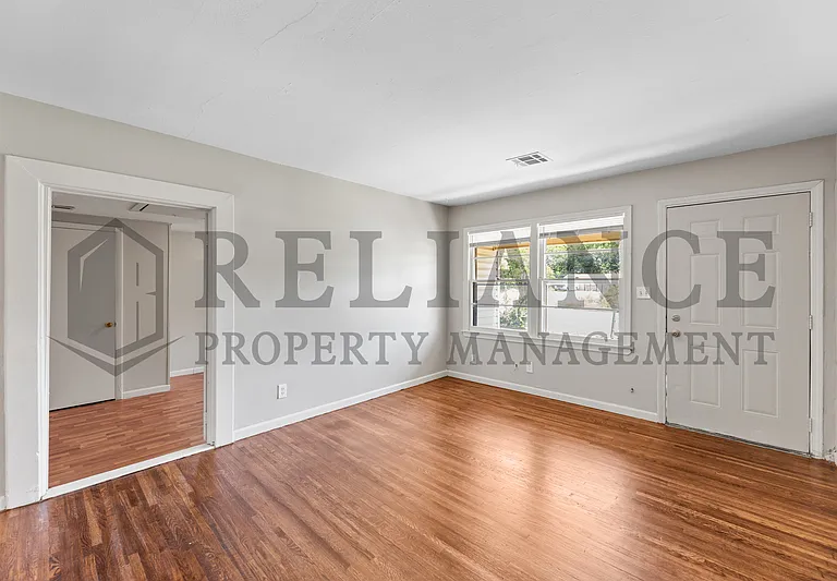 2237 N Erie Ave — Photo 10